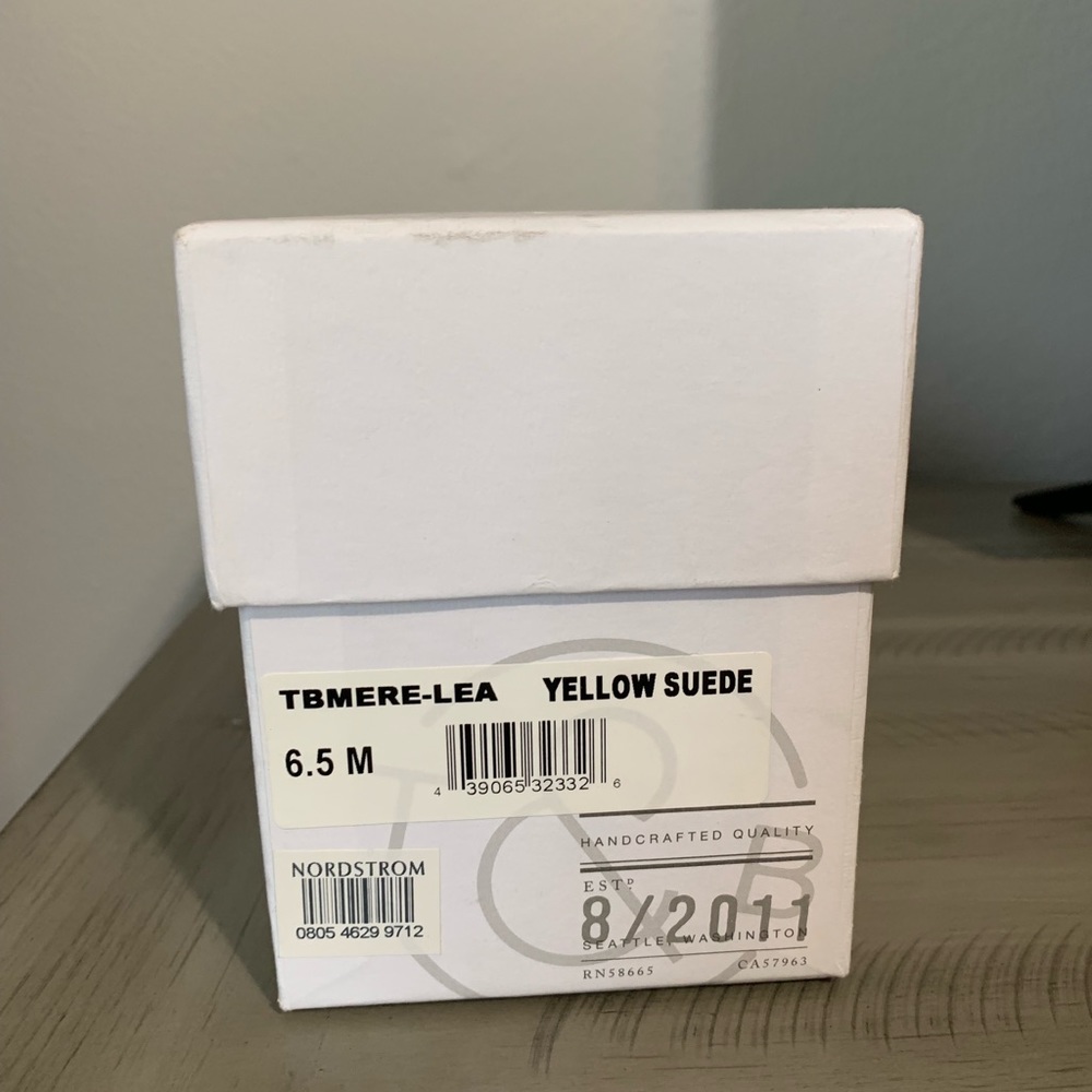 Yellow suede Treasure & Bond sandal NEVER WORN - Picture 6 of 6